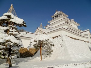 雪化粧された鶴ヶ城天守閣