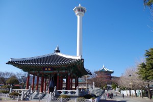 釜山タワーと龍頭山公園