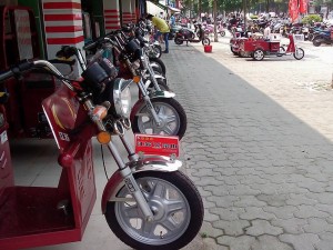 街中のバイク屋