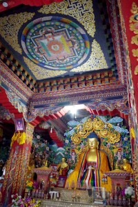 ブータン寺の本堂の中ブータン寺の本堂の中